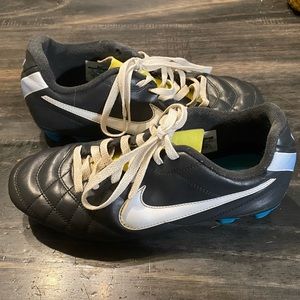 Women’s Nike Tiempo Rio FG Soccer Cleats Size 10